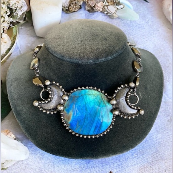Natural blue iridescent flash labradorite gemstone triple moon goddess necklace - Picture 4 of 13